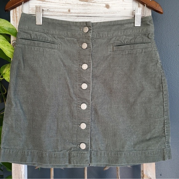 Wilfred Free Aritzia Karmen Corduroy Mini Skirt In Olive Button Up Size 6 - Picture 3 of 7